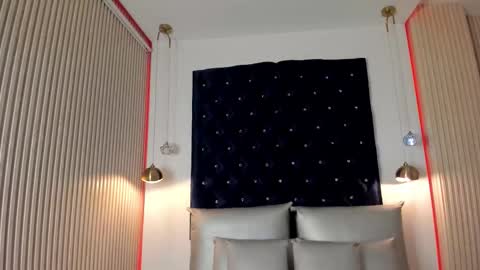 CatalinnaThompson online show from 23, 10, 2025