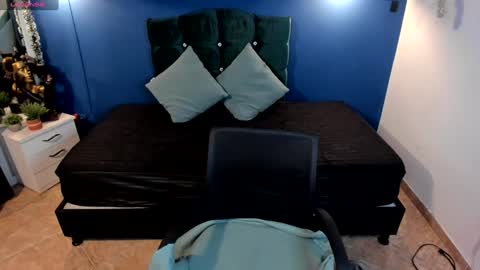  Mia   online show from 4, 1, 2025