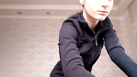 Snapshot of caterinamerriwether chatting on 17, 12, 2025 Alice online show from 17, 12, 2025