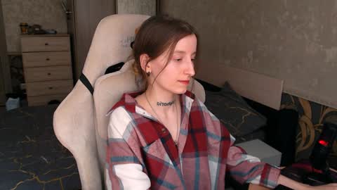 Snapshot of cath_dysphoria_ chatting on 4, 4, 2026 CATH online show from 4, 4, 2026