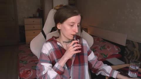 Snapshot of cath_dysphoria_ chatting on 22, 4, 2026 CATH online show from 22, 4, 2026