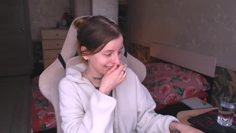 Snapshot of cath_dysphoria_ chatting on 23, 4, 2026 CATH online show from 23, 4, 2026