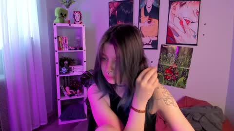 Snapshot of catherine_wine chatting on 13, 4, 2026 Catherine online show from 13, 4, 2026