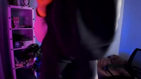 Snapshot of catherine_wine chatting on 22, 4, 2026 Catherine online show from 22, 4, 2026