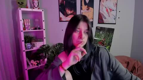 Snapshot of catherine_wine chatting on 24, 4, 2026 Catherine online show from 24, 4, 2026