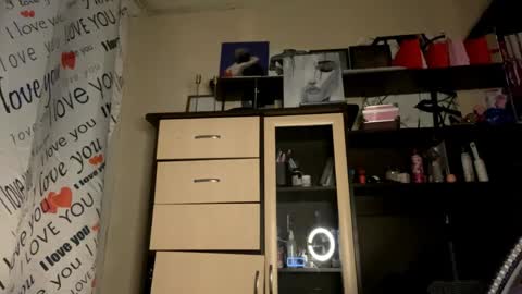 Snapshot of catherinepirs chatting on 31, 3, 2026 catherinepirs online show from 31, 3, 2026