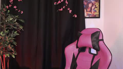 Snapshot of cati_petite chatting on 6, 4, 2026 Cati help me reach my goal of 100 thumbs up again 3 online show from 6, 4, 2026