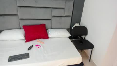 Snapshot of catleyasmith chatting on 15, 12, 2025 Catleya online show from 15, 12, 2025