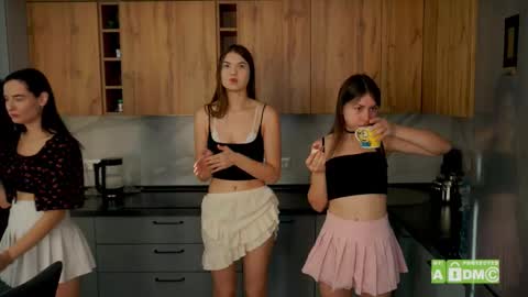 Snapshot of catolinanight chatting on 6, 10, 2025 catolinanight online show from 6, 10, 2025