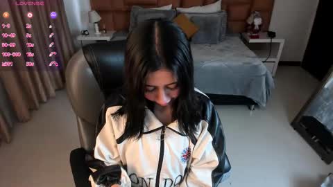 catti_brie_ online show from 20, 11, 2025