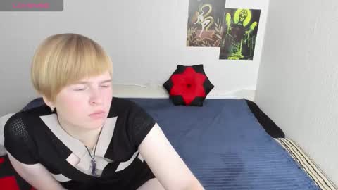 Snapshot of cattie_w_ chatting on 8, 11, 2025 cattie_w_ online show from 8, 11, 2025