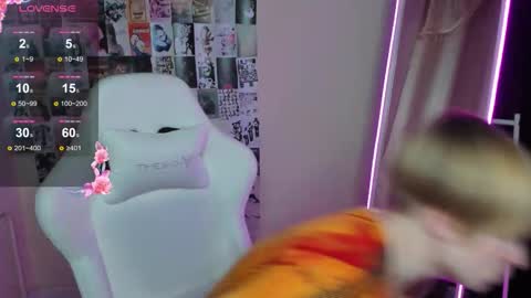 Snapshot of cattie_w_ chatting on 19, 11, 2025 cattie_w_ online show from 19, 11, 2025