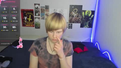 Snapshot of cattie_w_ chatting on 5, 12, 2025 cattie_w_ online show from 5, 12, 2025