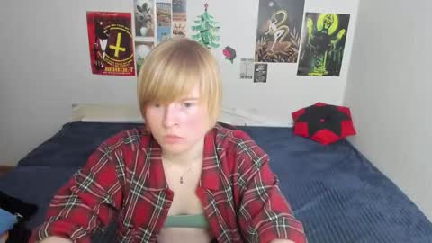 cattie_w_ online show from 10, 3, 2026