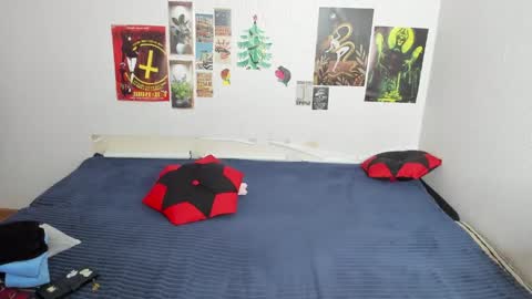 cattie_w_ online show from 11, 4, 2026