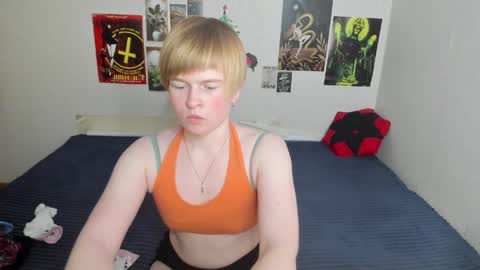 Snapshot of cattie_w_ chatting on 20, 4, 2026 cattie_w_ online show from 20, 4, 2026