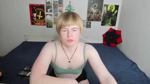 Snapshot of cattie_w_ chatting on 25, 4, 2026 cattie_w_ online show from 25, 4, 2026