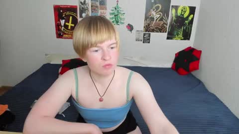 Snapshot of cattie_w_ chatting on 28, 4, 2026 cattie_w_ online show from 28, 4, 2026