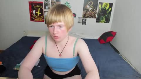 Snapshot of cattie_w_ chatting on 28, 4, 2026 cattie_w_ online show from 28, 4, 2026