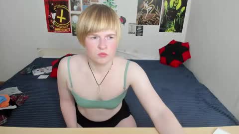 Snapshot of cattie_w_ chatting on 2, 5, 2026 cattie_w_ online show from 2, 5, 2026