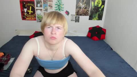 Snapshot of cattie_w_ chatting on 19, 5, 2026 cattie_w_ online show from 19, 5, 2026