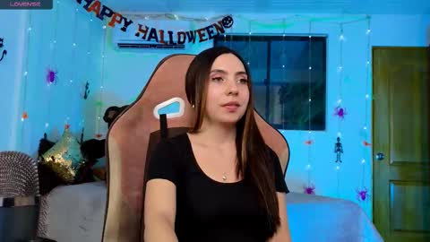 Snapshot of cattleya069 chatting on 21, 10, 2025  Cattleya you can tell me Leya too.     online show from 21, 10, 2025