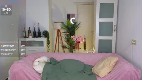 caty_cuddly online show from 17, 1, 2025