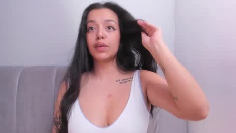 Snapshot of caylincollins chatting on 16, 4, 2026 caylincollins online show from 16, 4, 2026