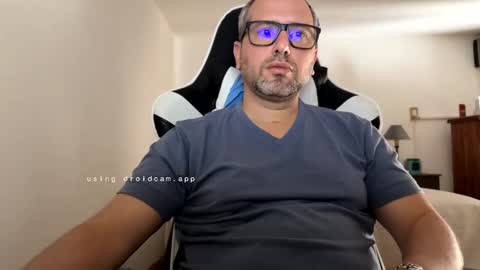 Snapshot of ccmhp1 chatting on 19, 10, 2025 Tomys online show from 19, 10, 2025