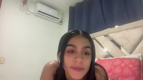 Snapshot of ceci1218 chatting on 5, 4, 2026 ceci1218 online show from 5, 4, 2026