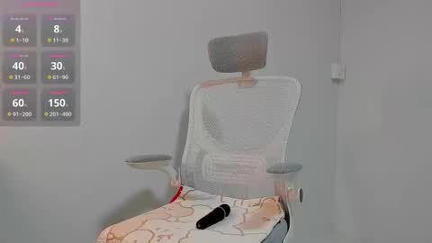 Snapshot of cee_chalynn chatting on 26, 10, 2025 Cee Chalynn online show from 26, 10, 2025