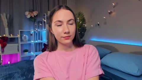 Josie Manesi online show from 1, 3, 2025