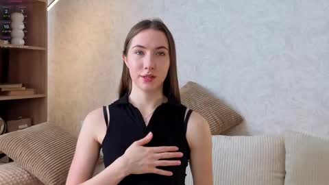 Josie Manesi online show from 24, 9, 2025