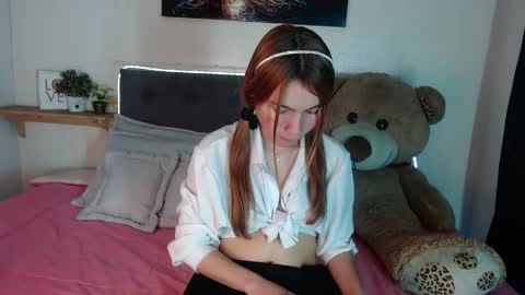 Snapshot of celeste_london chatting on 5, 4, 2026 C E L E S T E online show from 5, 4, 2026