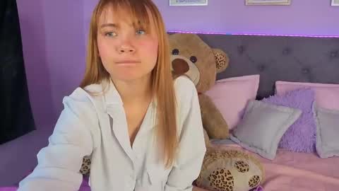 Snapshot of celeste_london chatting on 4, 6, 2026 C E L E S T E online show from 4, 6, 2026