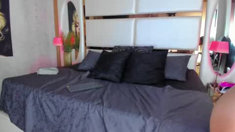 Snapshot of celeste_starsss chatting on 5, 3, 2025 celeste_starsss online show from 5, 3, 2025