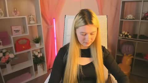 Snapshot of celestinemauriac chatting on 19, 4, 2026 your cute kitty online show from 19, 4, 2026