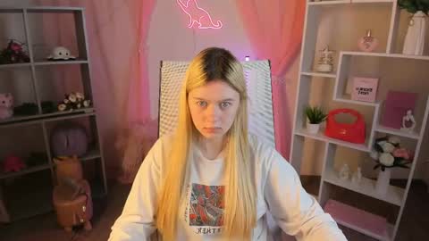 Snapshot of celestinemauriac chatting on 21, 4, 2026 your cute kitty online show from 21, 4, 2026