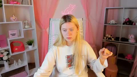 Snapshot of celestinemauriac chatting on 24, 4, 2026 your cute kitty online show from 24, 4, 2026