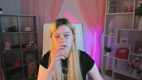 Snapshot of celestinemauriac chatting on 11, 5, 2026 your cute kitty online show from 11, 5, 2026