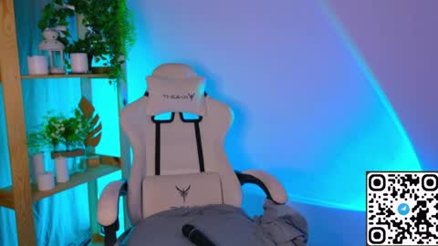 Snapshot of celine_dionn chatting on 11, 4, 2026 Celine online show from 11, 4, 2026