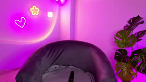 Snapshot of celine_dionn chatting on 19, 4, 2026 Celine online show from 19, 4, 2026