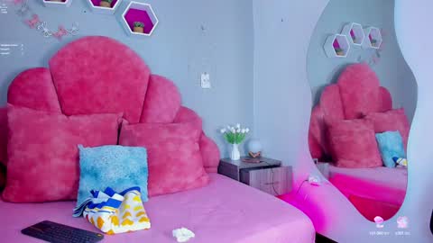 Snapshot of chaneladamss_ chatting on 1, 2, 2025 C H A N E L online show from 1, 2, 2025