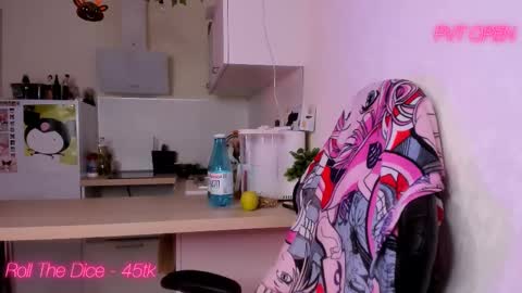 Holly online show from 27, 2, 2025