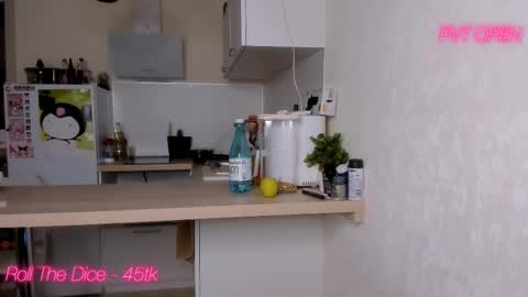 Holly online show from 27, 2, 2025