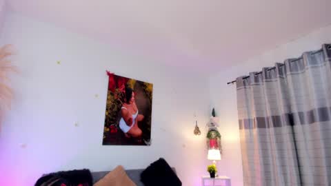 Snapshot of chantall_smith chatting on 15, 11, 2025 online show from 15, 11, 2025