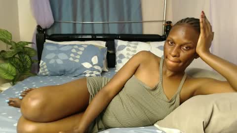 Snapshot of chantelsamz2 chatting on 4, 1, 2025 Chantel online show from 4, 1, 2025