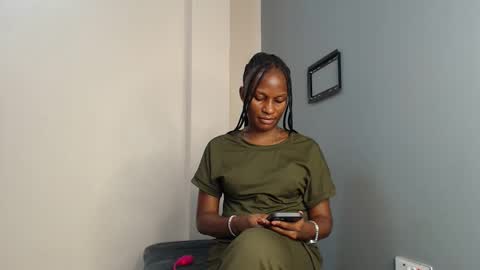 Snapshot of chantelsamz2 chatting on 10, 11, 2025 Chantel online show from 10, 11, 2025