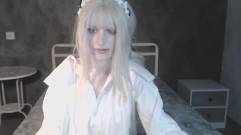 Snapshot of charlie_crystal chatting on 16, 11, 2025 Charlie online show from 16, 11, 2025