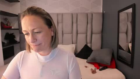 Snapshot of charlot_milf chatting on 30, 4, 2026 Charlot milf online show from 30, 4, 2026